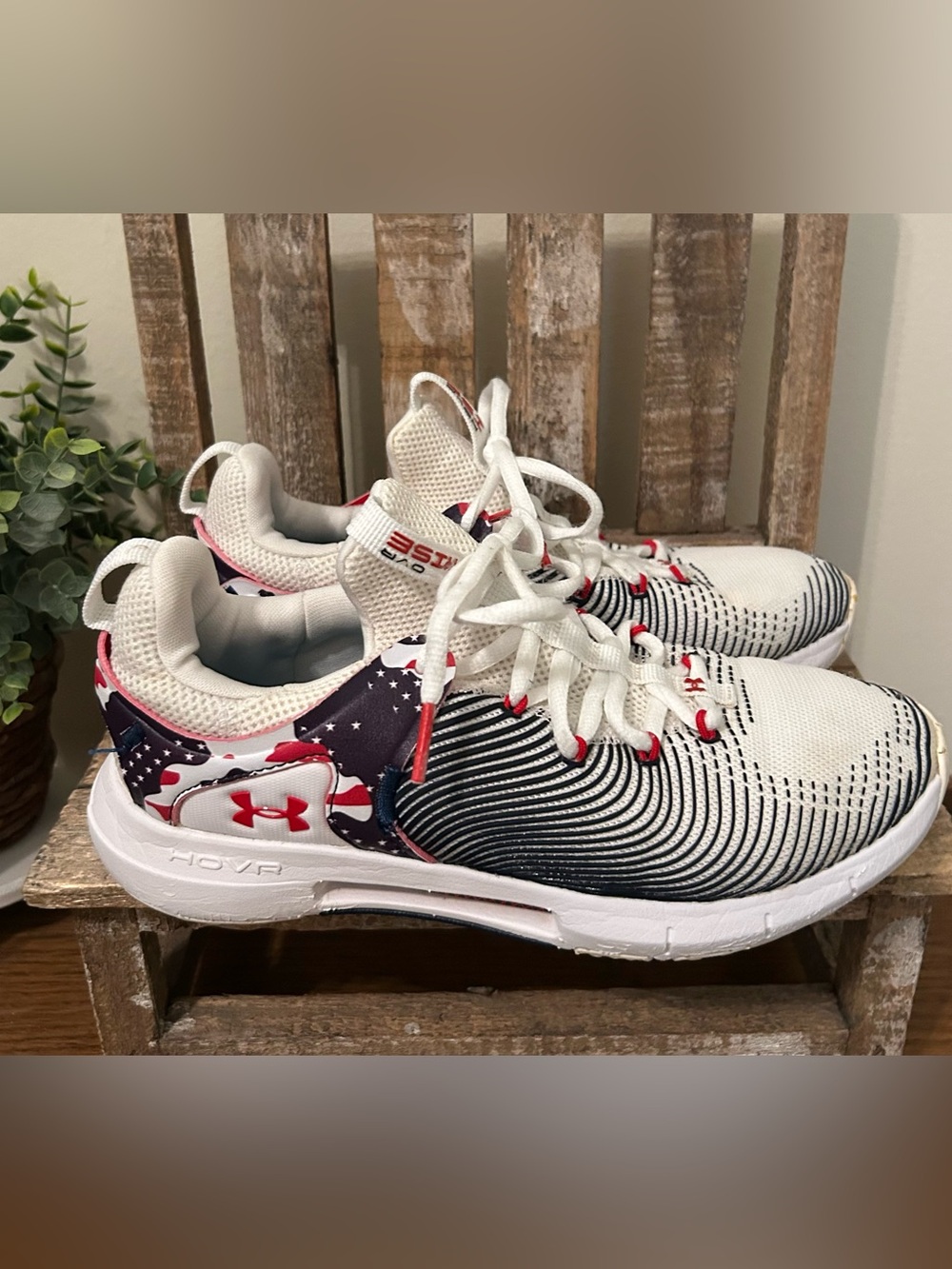 Under Armour Women’s HOVR Rise 2 USA Shoes Red White Blue 3023010-101 Sz 7